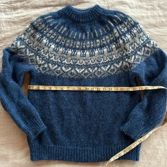 Icelandic Woolen Sweater - Picture 5 of 8